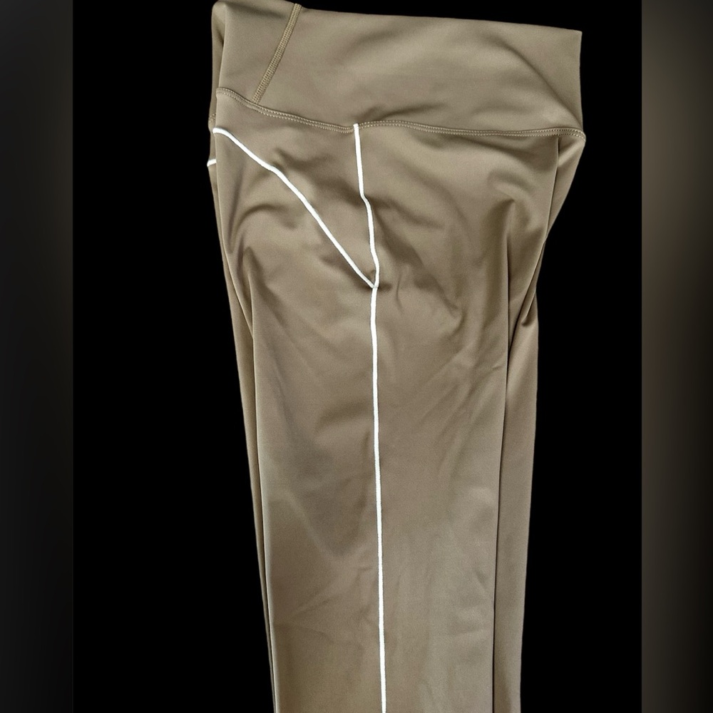 NWT Amelia Activewear nude/tan leggings yoga pant white piping slit flare sz MD